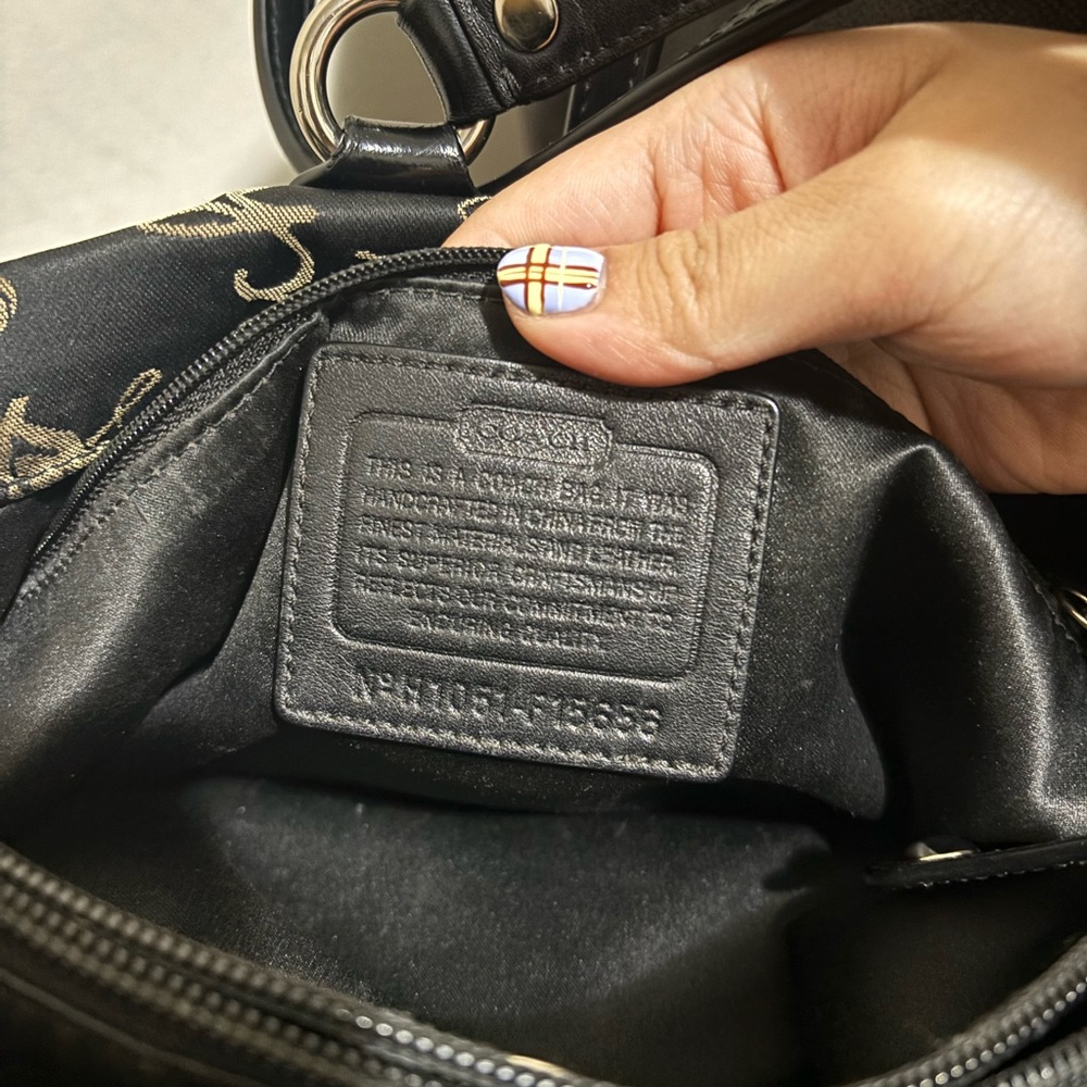 Coach Black and Cream Signature Carriage Shoulder Bag - Picture 4 of 4